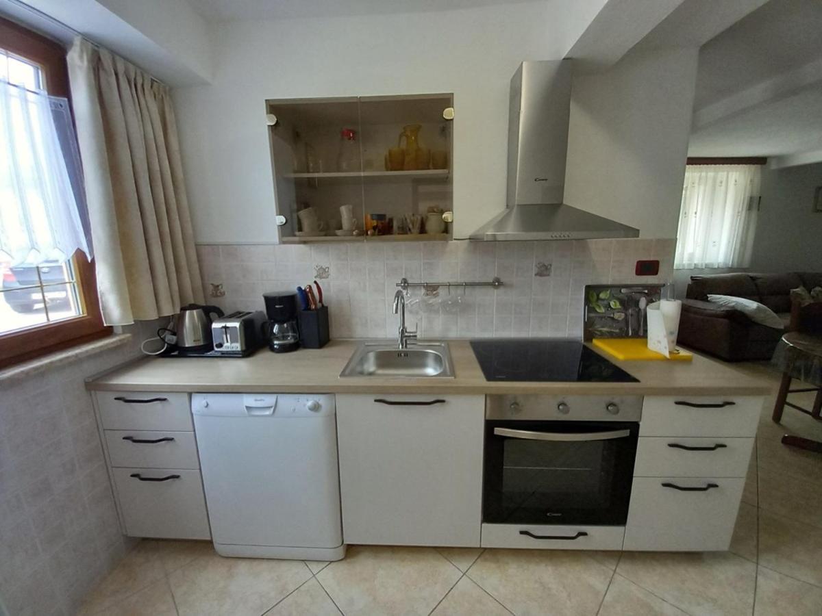 Apartments Faris Kanfanar Bagian luar foto