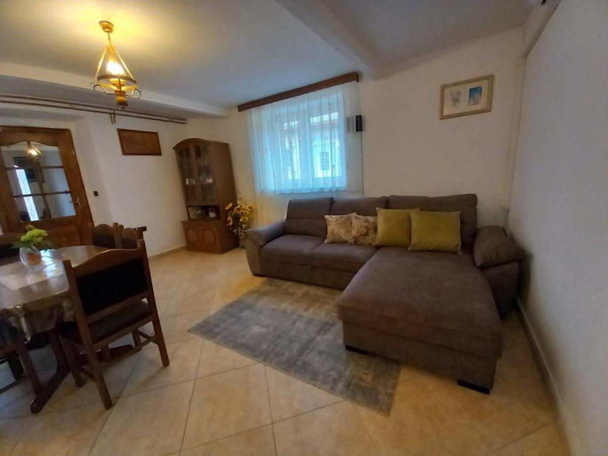 Apartments Faris Kanfanar Bagian luar foto